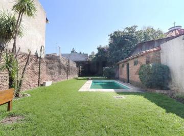 Casa · 249m² · 5 Ambientes · 1 Cochera · Venta Casa 4 Ambientes con Pileta, Munro, Vte. Lopez