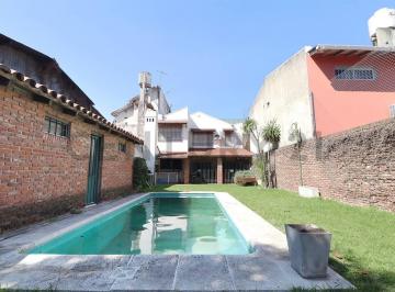 Casa · 249m² · 5 Ambientes · 1 Cochera · Venta Casa 4 Ambientes con Pileta, Munro, Vte. Lopez
