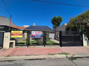 Casa de 7 ambientes, Almirante Brown · Chalet Desarrollado Sobre Lote de 10x30. Excelente Zona