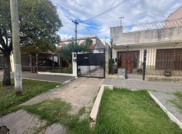Casa · 50m² · 5 Ambientes · 3 Cocheras · Venta Casa 5 Ambientes con Doble Cochera y Fondo Apto Crédito - Llavallol, Lomas de Zamora