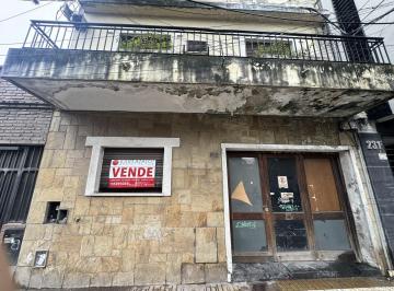 Casa · 236m² · 6 Ambientes · 1 Cochera · Casa Para Reciclar en Jujuy Al 200