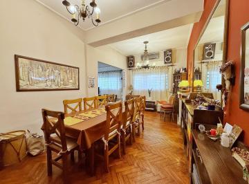 Casa · 364m² · 1 Cochera · Casa en Venta Calle11 E/46 y 47