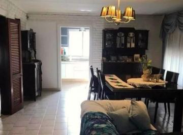 Casa · 198m² · 6 Ambientes · 2 Cocheras · Casa en Venta 4 Dorm. 2 Baños Pileta Patio Quincho Apta Credito