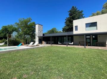 Casa · 170m² · 5 Ambientes · 2 Cocheras · Casa en Venta en Barrio El Tropezón. San Antonio de Areco