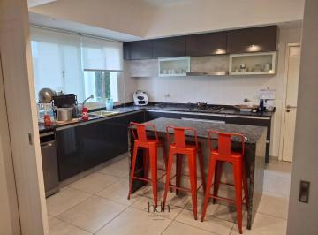 Casa · 290m² · 3 Dormitorios · 2 Cocheras · Casa de Categoría en Venta Siete Soles 3 Dorm. 2 Baños con Pileta