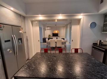Casa · 290m² · 3 Dormitorios · 2 Cocheras · Casa de Categoría en Venta Siete Soles 3 Dorm. 2 Baños con Pileta