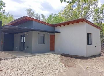 Casa · 74m² · 4 Ambientes · 1 Cochera · Venta de Casa en Pozo con Dos Dorm., Estudio y Gas Natural