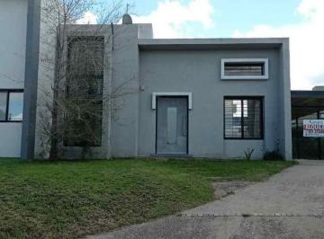 Casa · 210m² · 7 Ambientes · 2 Cocheras · Casa en Venta en Valle Escondido - Los Aromas, Escritura, Pileta