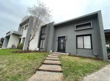 Casa · 210m² · 7 Ambientes · 2 Cocheras · Casa en Venta en Valle Escondido - Los Aromas, Escritura, Pileta