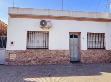 Casa · 107m² · 5 Ambientes · Casa en Barrio 9 de Julio