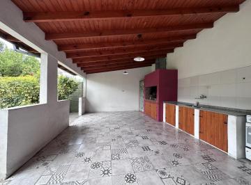 Casa · 75m² · 3 Ambientes · 1 Cochera · Casa en Florencio Varela 3 Ambientes con Quincho y Cochera en Venta