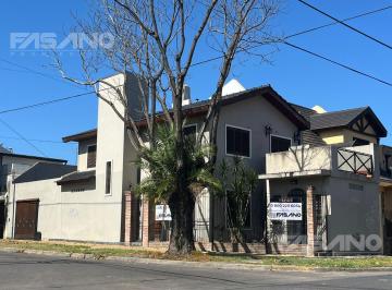 Casa · 170m² · 5 Ambientes · 1 Cochera · (Apto Credito) Casa en Venta 4 Dorm. / Dos Plantas - Zona Holters