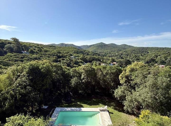 Casa · 325m² · 5 Ambientes · 2 Cocheras