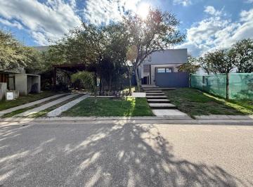 Casa · 197m² · 4 Ambientes · 2 Cocheras · Moderna Casa a Estrenar, 2 Dorm..