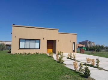 Casa de 4 ambientes, San Vicente · Casa en Venta en Santa Clara Al Sur de Categoria