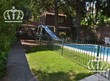 Casa · 274m² · 3 Dormitorios · 2 Cocheras · Venta - Casa - 4 Ambientes - 2 Cocheras - Banfield Oeste