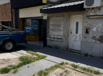 Casa · 145m² · 4 Ambientes · Casa en Venta en La Plata a Reciclar o Demoler Sobre Av