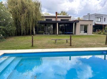 Casa · 164m² · 6 Ambientes · 4 Cocheras · Casa en Venta en San Isidro Labrador