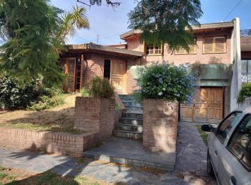 Casa · 220m² · 4 Ambientes · 4 Cocheras · Casa Tipo Chalet en Ezeiza Para Terminar - Remodelar