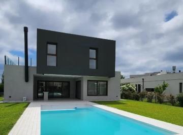Casa · 288m² · 4 Ambientes · 2 Cocheras · Venta de Casa en Terralagos Canning a Estrenar