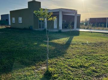 Casa de 4 ambientes, Merlo · Casa Quinta en Alquiler - Barrio Semicerrado Las Rosas - Merlo Autopista Pte Peron
