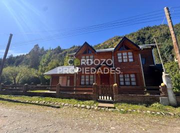 Casa de 4 ambientes, Lago Puelo · Casa de 5 Ambientes en Pje. Entre Ríos, Lago Puelo