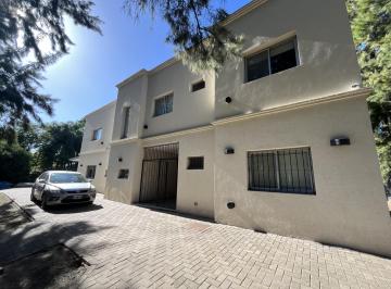 Quinta vacacional · 211m² · 6 Ambientes · 2 Cocheras · Casa Joven Rodeada de Pinos, Lista Para Disfrutar.