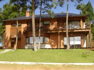 Casa de 4 ambientes, Pinamar · Casa en Venta en Pinamar. Calle del Timon y Goleta Hercules