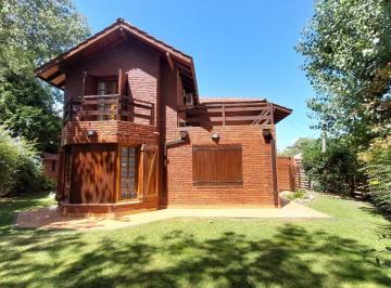 Casa · 298m² · 4 Ambientes · 1 Cochera · Casa - Venta - Villa Gesell - 4 Ambientes - Gas Natural