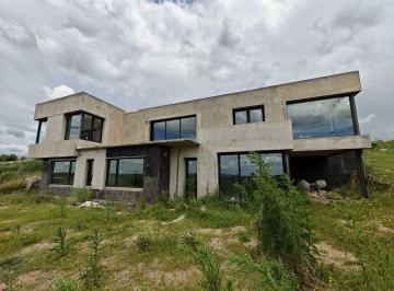 Casa de 5 ambientes, Tandil · Casa en Obra Avanzada, Valle de Tandil Golf Club (Altos Ayres)