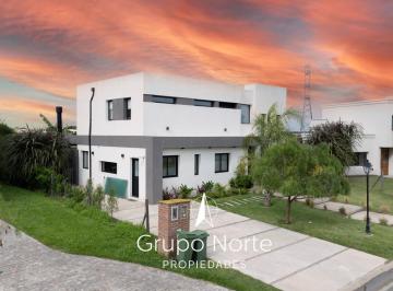 Casa · 271m² · 6 Ambientes · 4 Cocheras · Casa en San Gabriel
