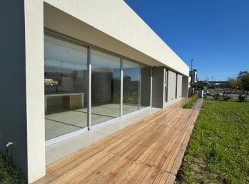 Casa de 5 ambientes, La Plata · Casa en Venta en Barrio Cerrado