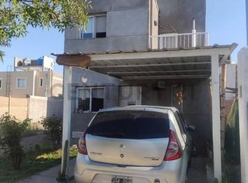 Casa · 55m² · 1 Ambiente · 1 Cochera · Vendo Dúplex