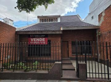 Casa · 184m² · 5 Ambientes · 1 Cochera · Vta Hermosa Casa con Jardin y Quincho + Parrilla - Mataderos