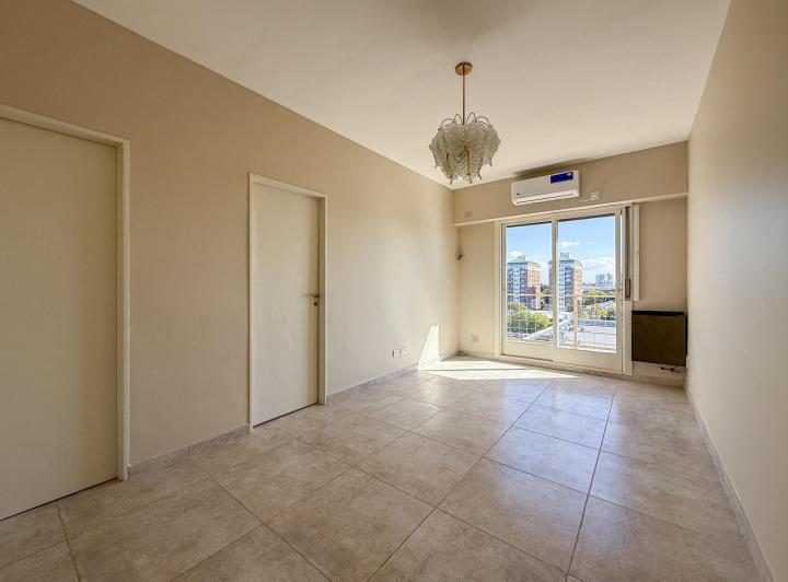 Alquiler Departamento 2 Ambientes con Balcón en Versalles
