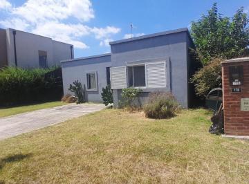 Casa · 120m² · 4 Ambientes · 2 Cocheras · Venta Casa - Barrio San Eduardo - Pilar del Este