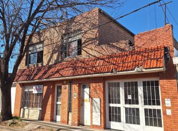 Casa · 150m² · 5 Dormitorios · 1 Cochera · Venta - Dos Propiedades!