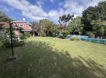 Casa · 105m² · 3 Dormitorios · 3 Cocheras · Venta Casa Quinta en Yei Pora 1000 M²,quincho, Pileta y Gran Parque
