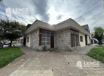 Casa · 176m² · 4 Ambientes · 2 Cocheras · Casa 4 Ambientes con Terraza y Cochera Doble, Jardìn, Quilmes Centro