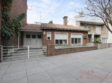 Casa · 140m² · 4 Ambientes · 2 Cocheras · Venta Casa 4 Amb. Jardín Quincho y Cochera en San Andrés