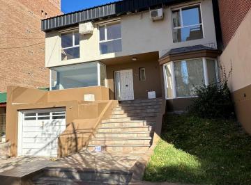 Casa · 238m² · 4 Dormitorios · Casa de 4 Dorm. en Venta, Neuquén Capital