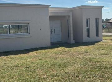Casa · 150m² · 4 Ambientes · 1 Cochera · Casa en Venta Barrio Las Perdices San Vicente