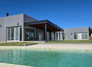 Casa · 158m² · 5 Ambientes · 4 Cocheras · Casa en Venta en Muelles Puertos, Escobar con Financiación