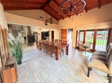 Casa · 695m² · 6 Ambientes · 4 Cocheras · Venta/permuta Casa 3 Dorm. con Piscina. Antártida Argentina, Rosario
