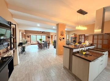 Casa · 695m² · 6 Ambientes · 4 Cocheras · Venta/permuta Casa 3 Dorm. con Piscina. Antártida Argentina, Rosario