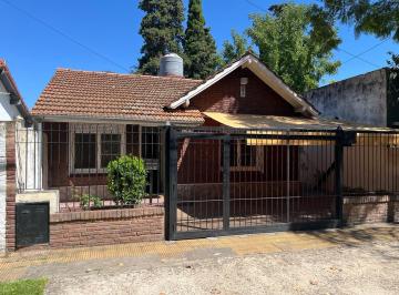 Casa · 120m² · 4 Ambientes · 1 Cochera · Casa en Venta en Beccar - 2 Dorm. - Jardín