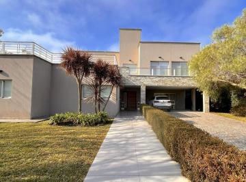 Casa · 780m² · 6 Ambientes · 2 Cocheras · Casa en Fincas de Iraola II
