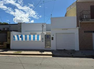 Casa · 120m² · 3 Ambientes · 1 Cochera · Casa de Dos Dorm. en Zona Sur