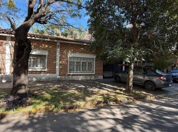 Casa · 1ha · 4 Ambientes · 1 Cochera · Casa en Muy Buena Ubicacion!