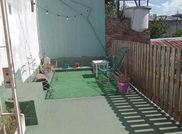 Casa · 1m² · 5 Ambientes · Casa de 4 Amb en Pa y Depto de 2/3 Amb en Planta Alta!